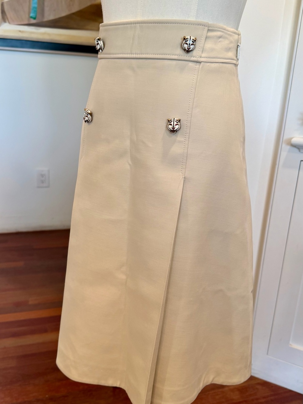 Gucci Beige Midi Skirt with Tiger Buttons - Picture 6 of 9